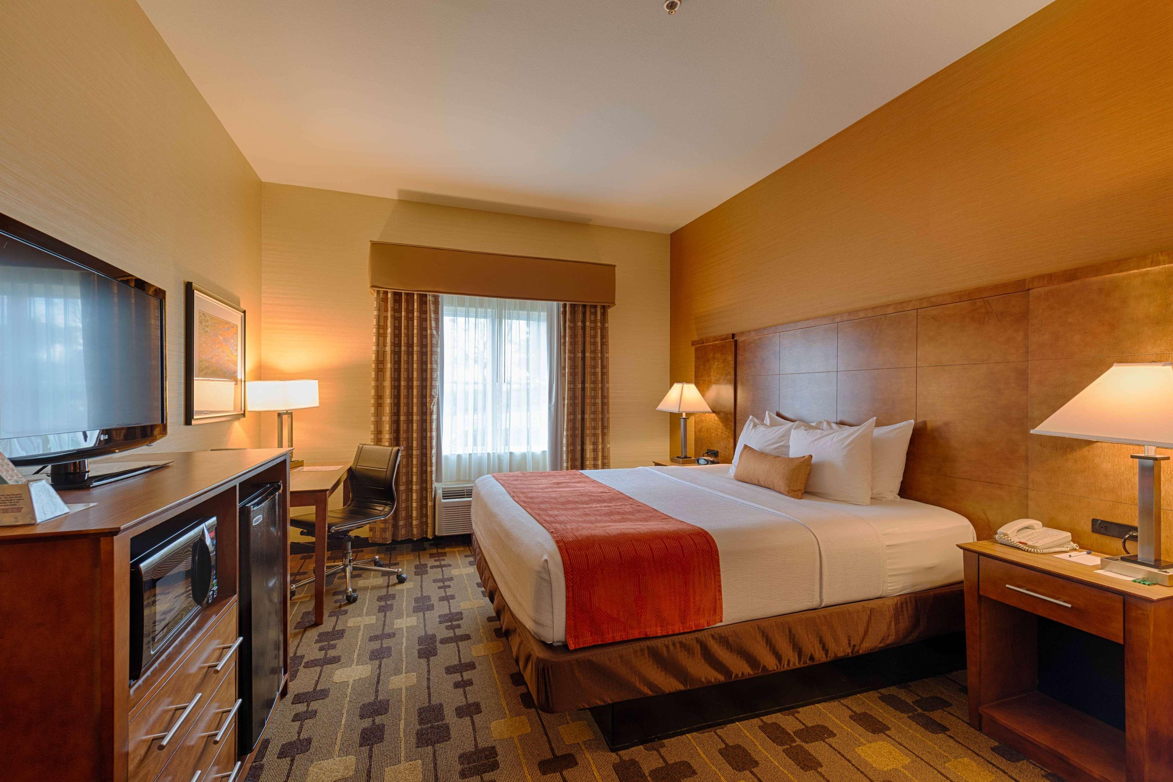 Best Western Plus Delta Inn & Suites Oakley Ngoại thất bức ảnh