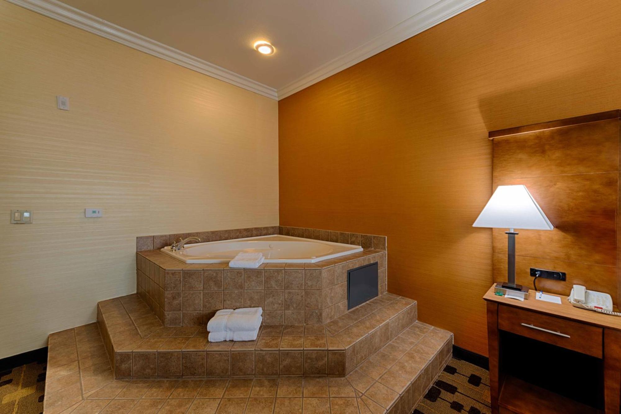 Best Western Plus Delta Inn & Suites Oakley Ngoại thất bức ảnh