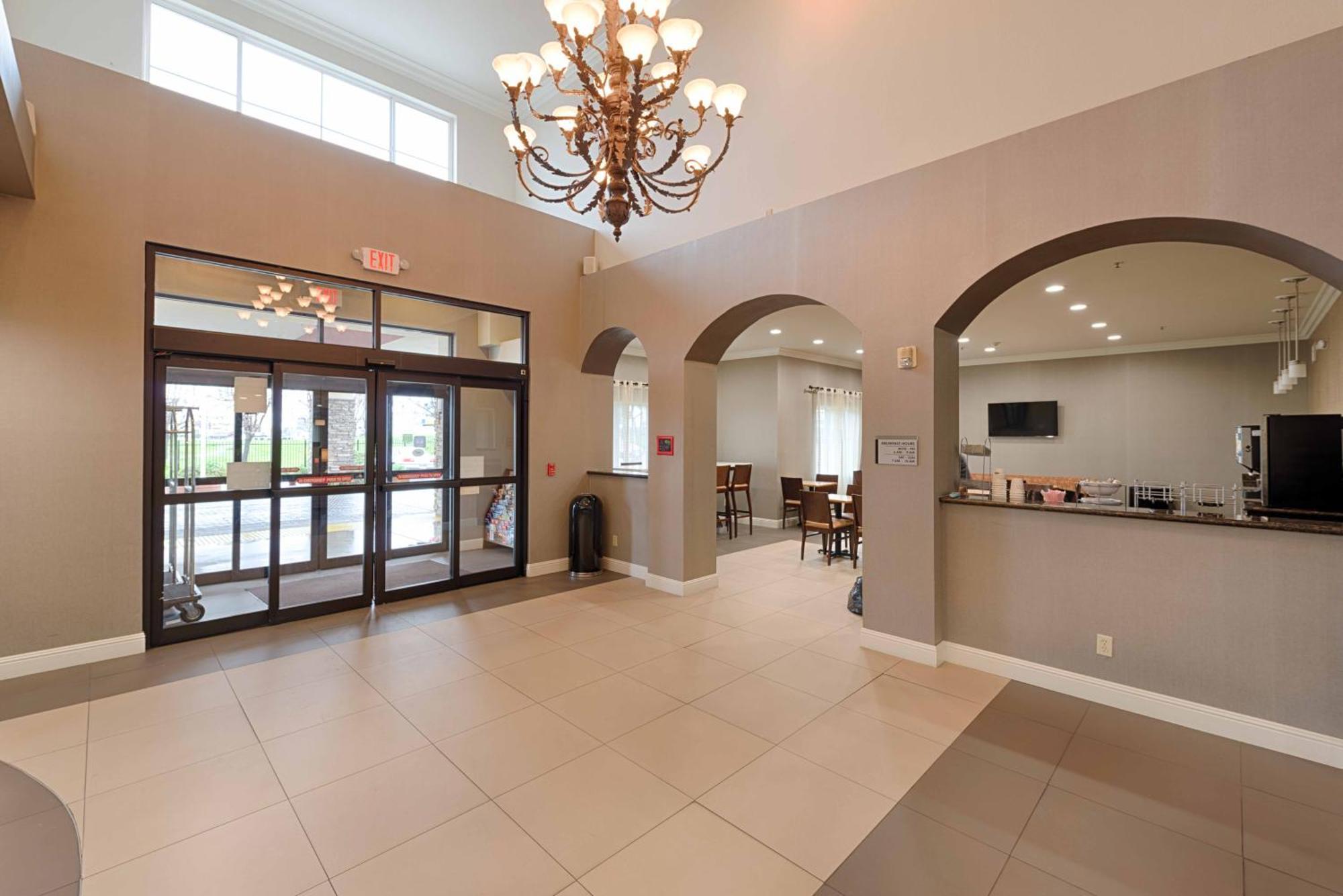 Best Western Plus Delta Inn & Suites Oakley Ngoại thất bức ảnh