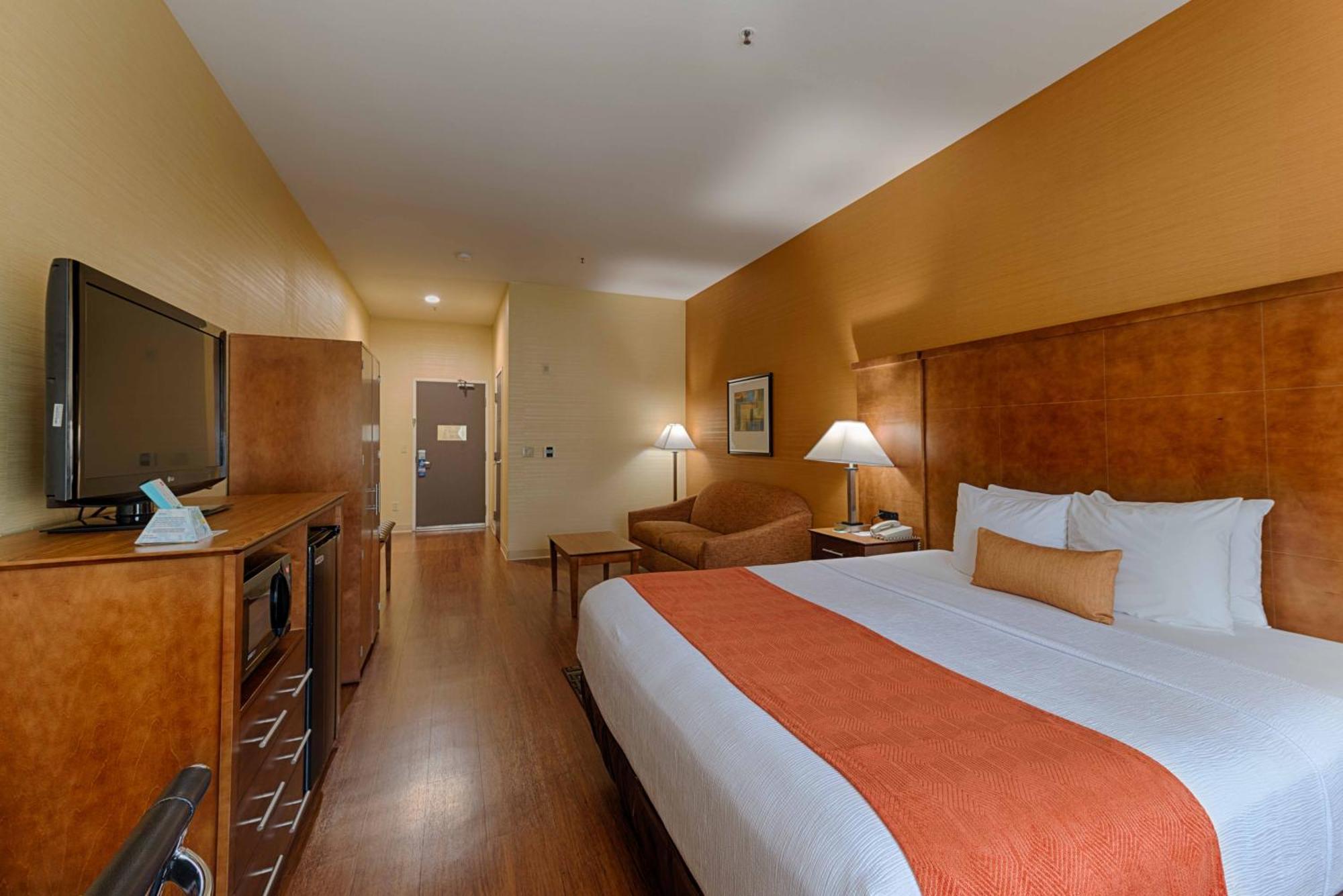 Best Western Plus Delta Inn & Suites Oakley Ngoại thất bức ảnh