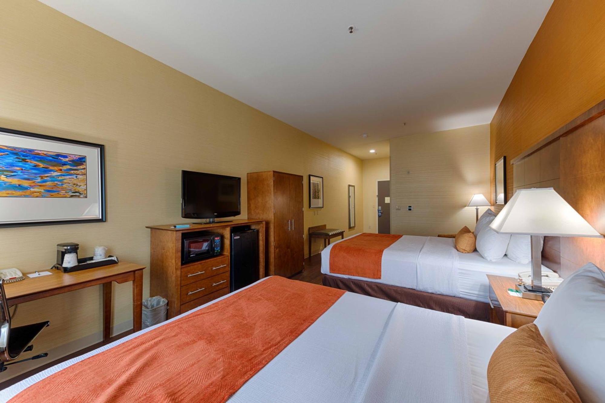 Best Western Plus Delta Inn & Suites Oakley Ngoại thất bức ảnh