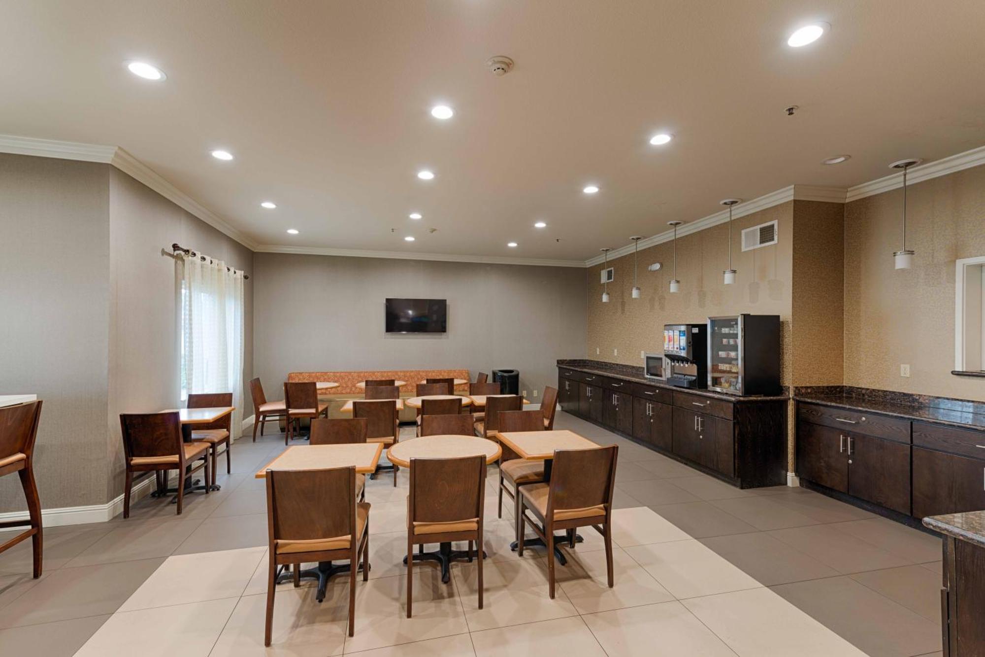 Best Western Plus Delta Inn & Suites Oakley Ngoại thất bức ảnh