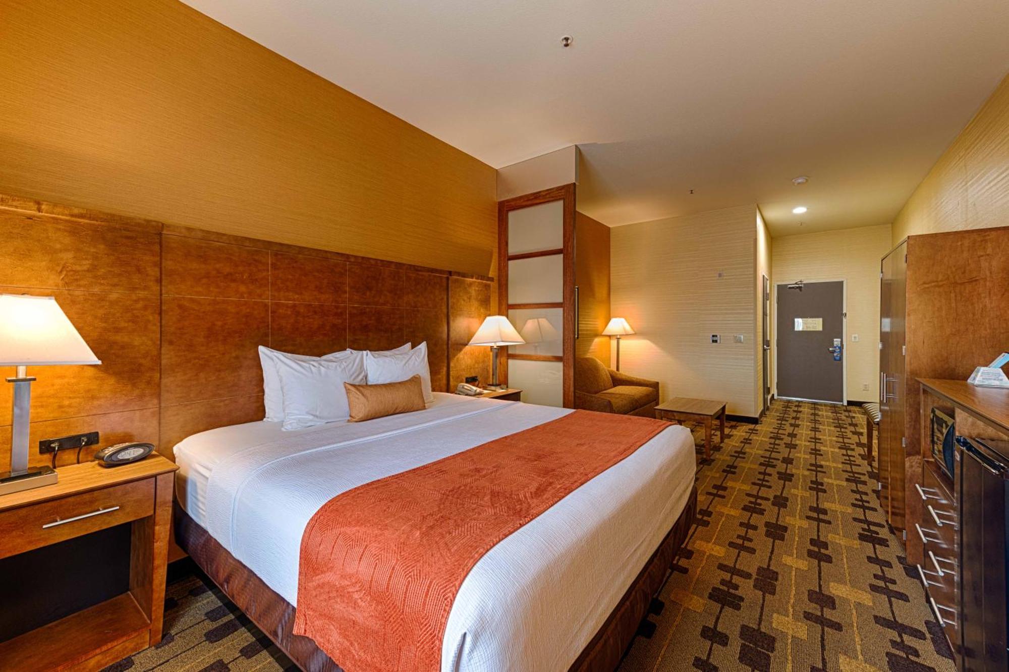 Best Western Plus Delta Inn & Suites Oakley Ngoại thất bức ảnh