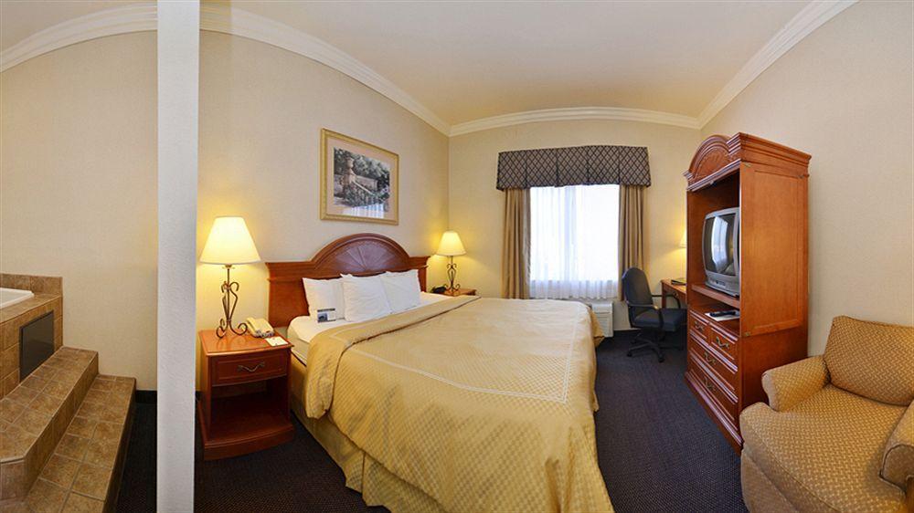 Best Western Plus Delta Inn & Suites Oakley Ngoại thất bức ảnh