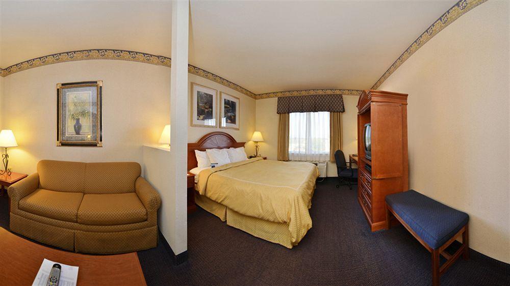 Best Western Plus Delta Inn & Suites Oakley Ngoại thất bức ảnh