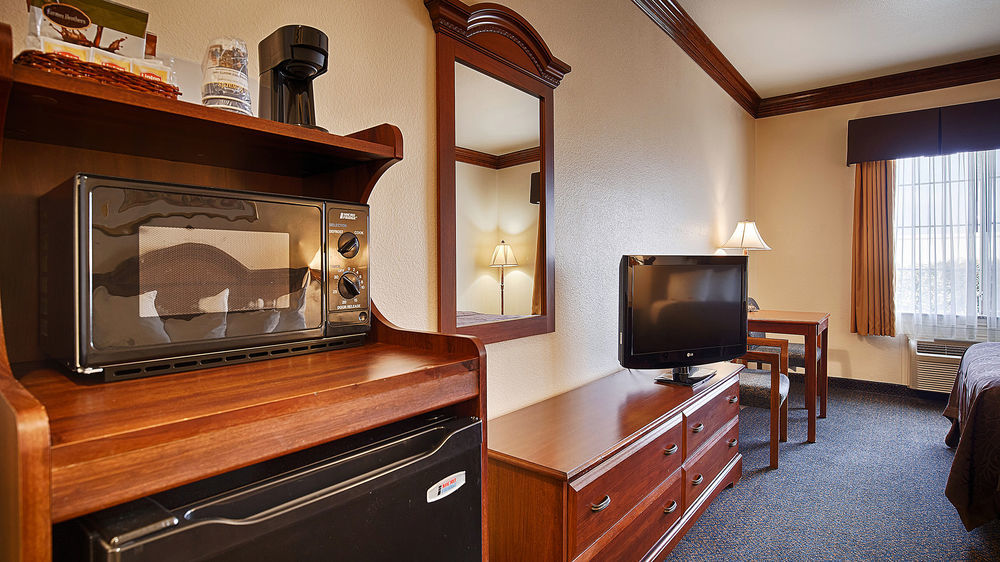 Best Western Plus Delta Inn & Suites Oakley Ngoại thất bức ảnh