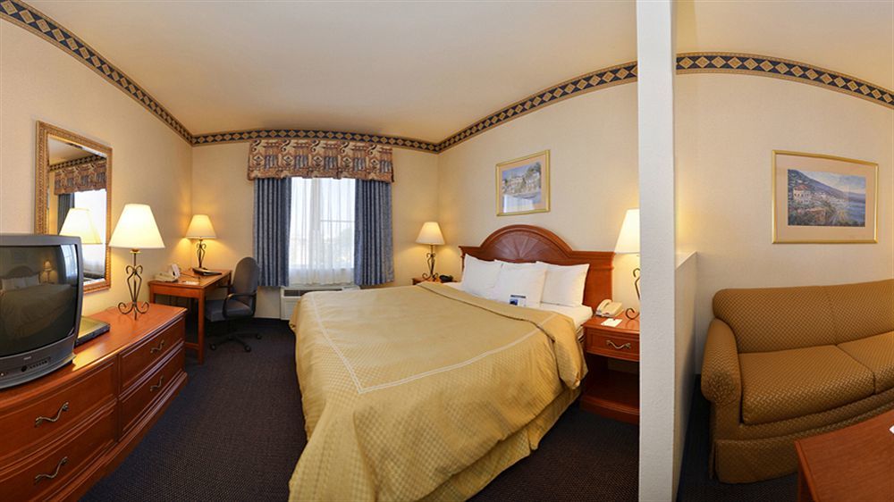 Best Western Plus Delta Inn & Suites Oakley Ngoại thất bức ảnh