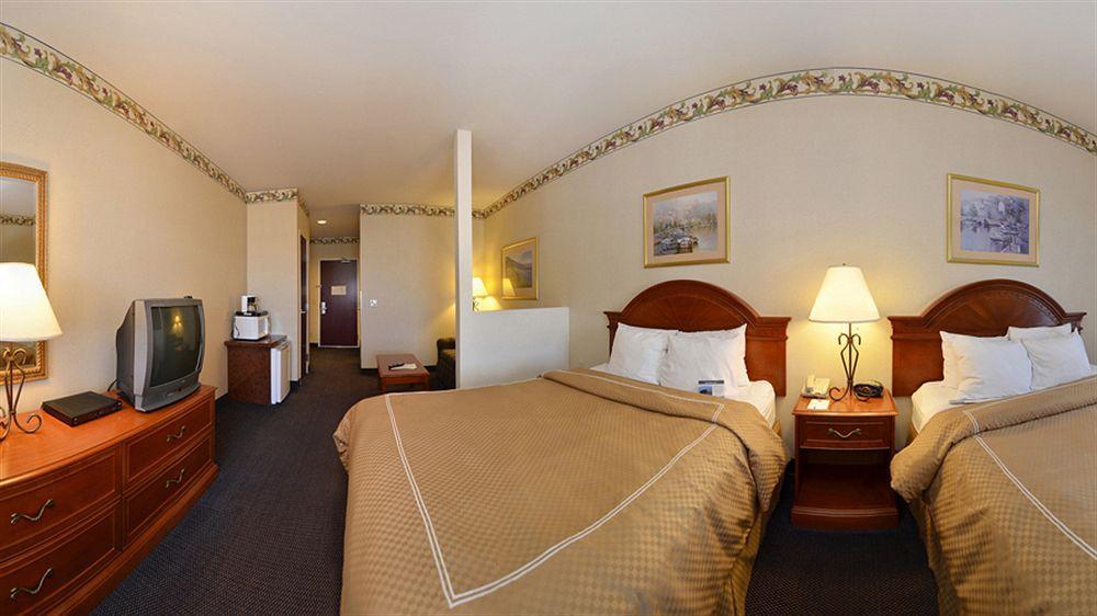 Best Western Plus Delta Inn & Suites Oakley Ngoại thất bức ảnh