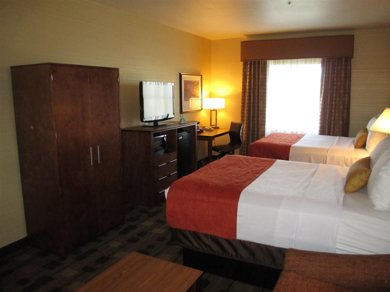 Best Western Plus Delta Inn & Suites Oakley Ngoại thất bức ảnh
