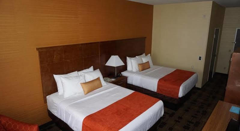 Best Western Plus Delta Inn & Suites Oakley Ngoại thất bức ảnh