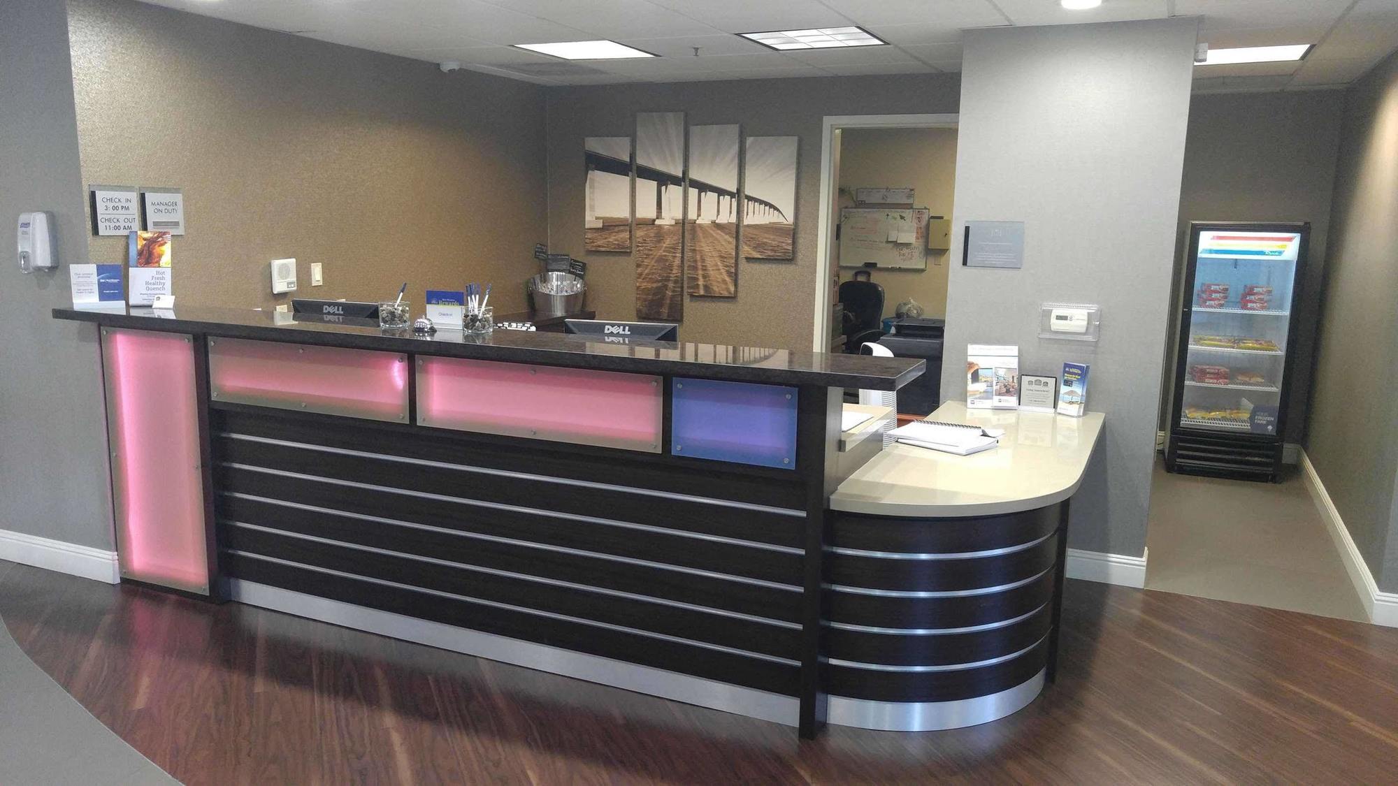 Best Western Plus Delta Inn & Suites Oakley Ngoại thất bức ảnh