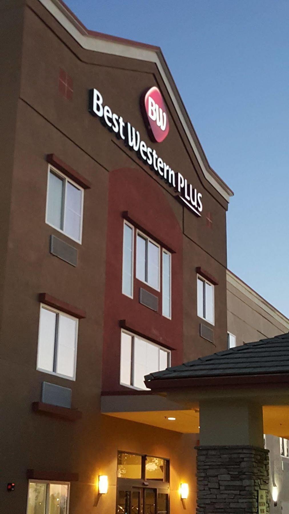 Best Western Plus Delta Inn & Suites Oakley Ngoại thất bức ảnh