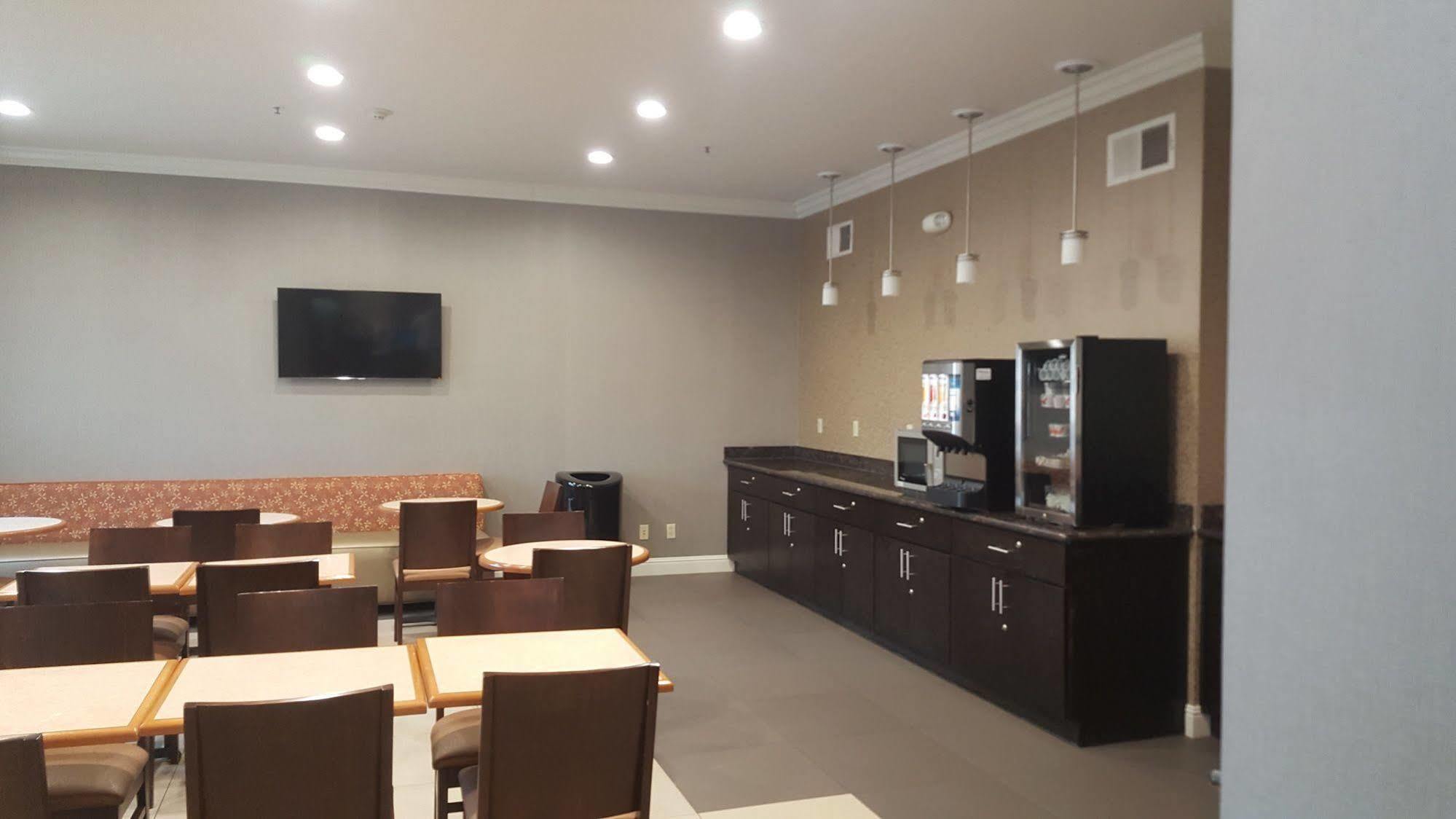 Best Western Plus Delta Inn & Suites Oakley Ngoại thất bức ảnh